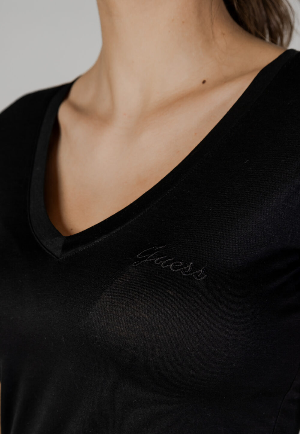 T-shirt Guess vn ss light basic Nero - Foto 5