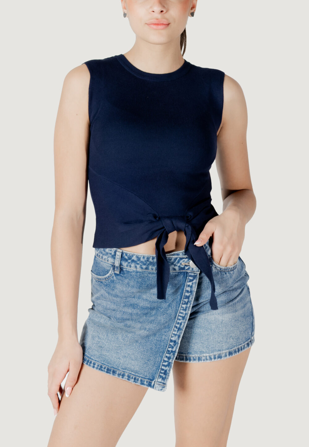 Top Jacqueline de Yong jdycirkeline s/l o- neck tie pull knt Blu - Foto 1