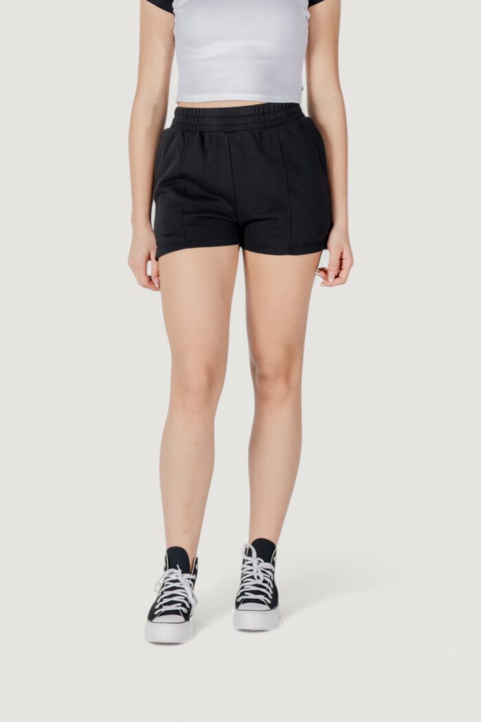 Converse star chevron short Nero