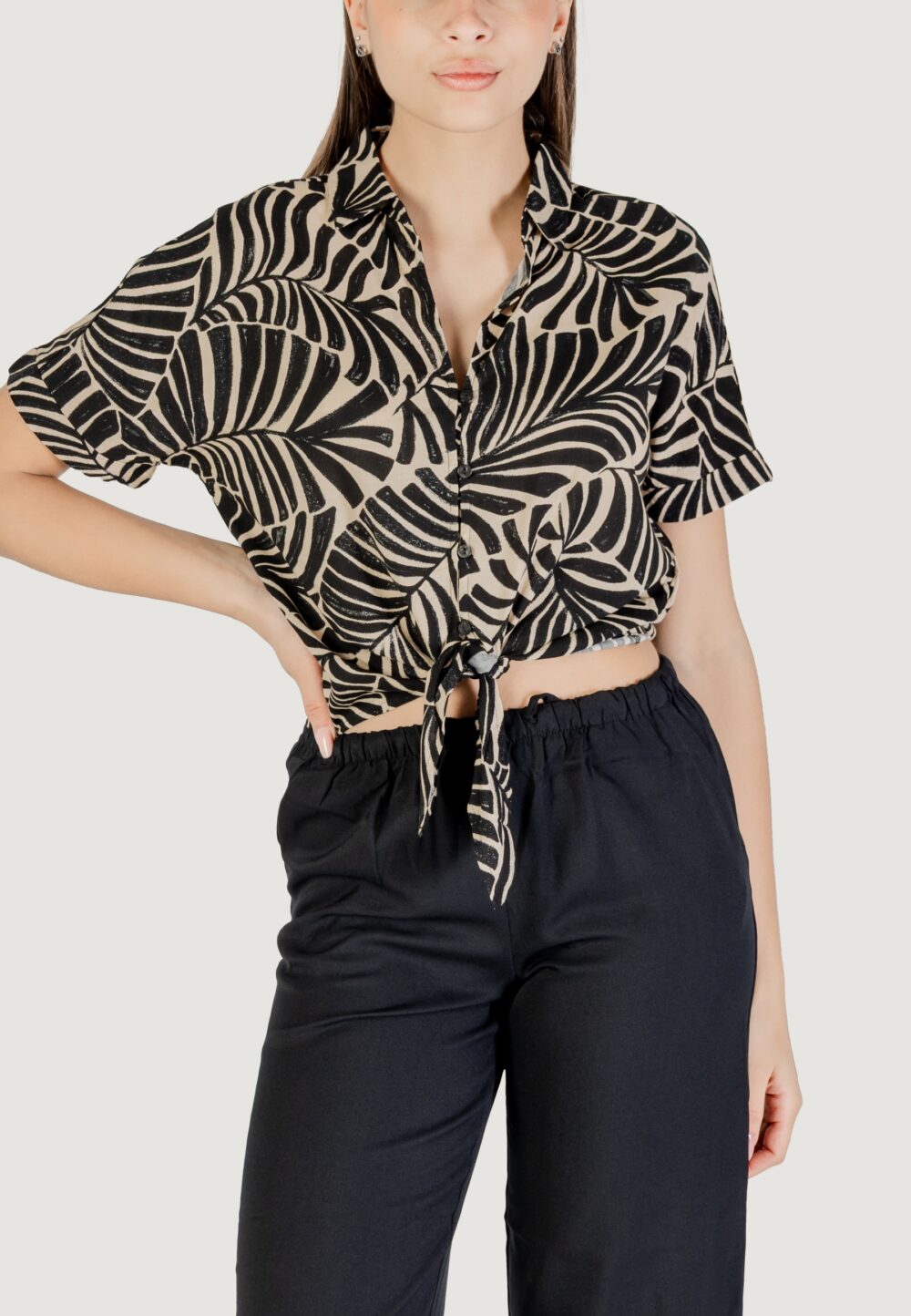 Camicia manica corta Only onlnova life vis s/s knot shirt aop Nero - Foto 1
