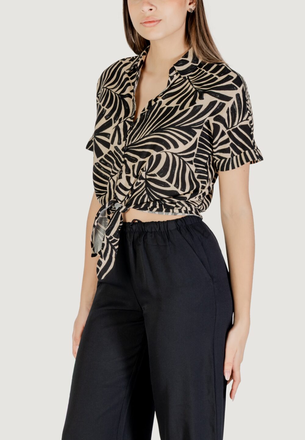 Camicia manica corta Only onlnova life vis s/s knot shirt aop Nero - Foto 2