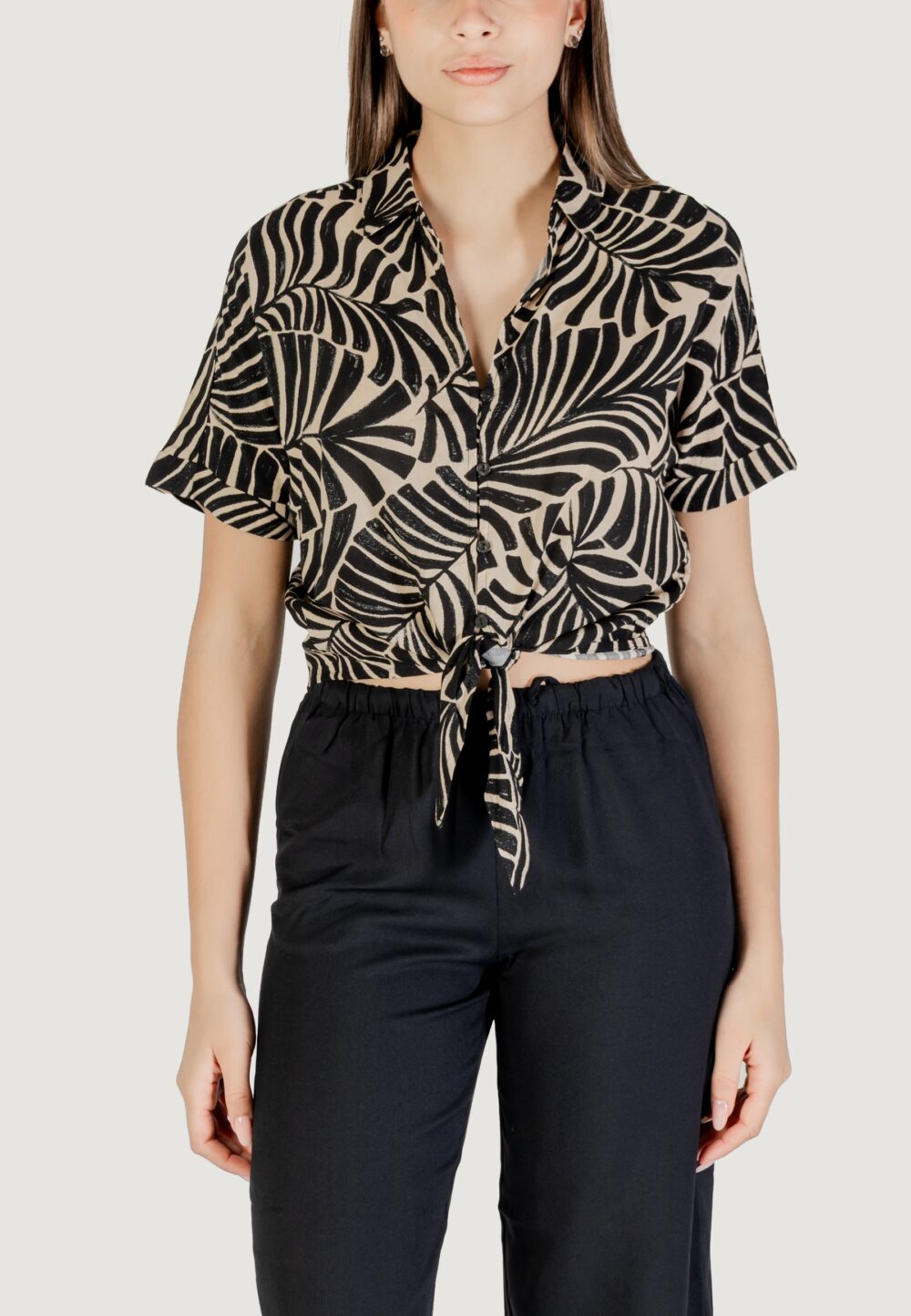Camicia manica corta Only onlnova life vis s/s knot shirt aop Nero - Foto 5