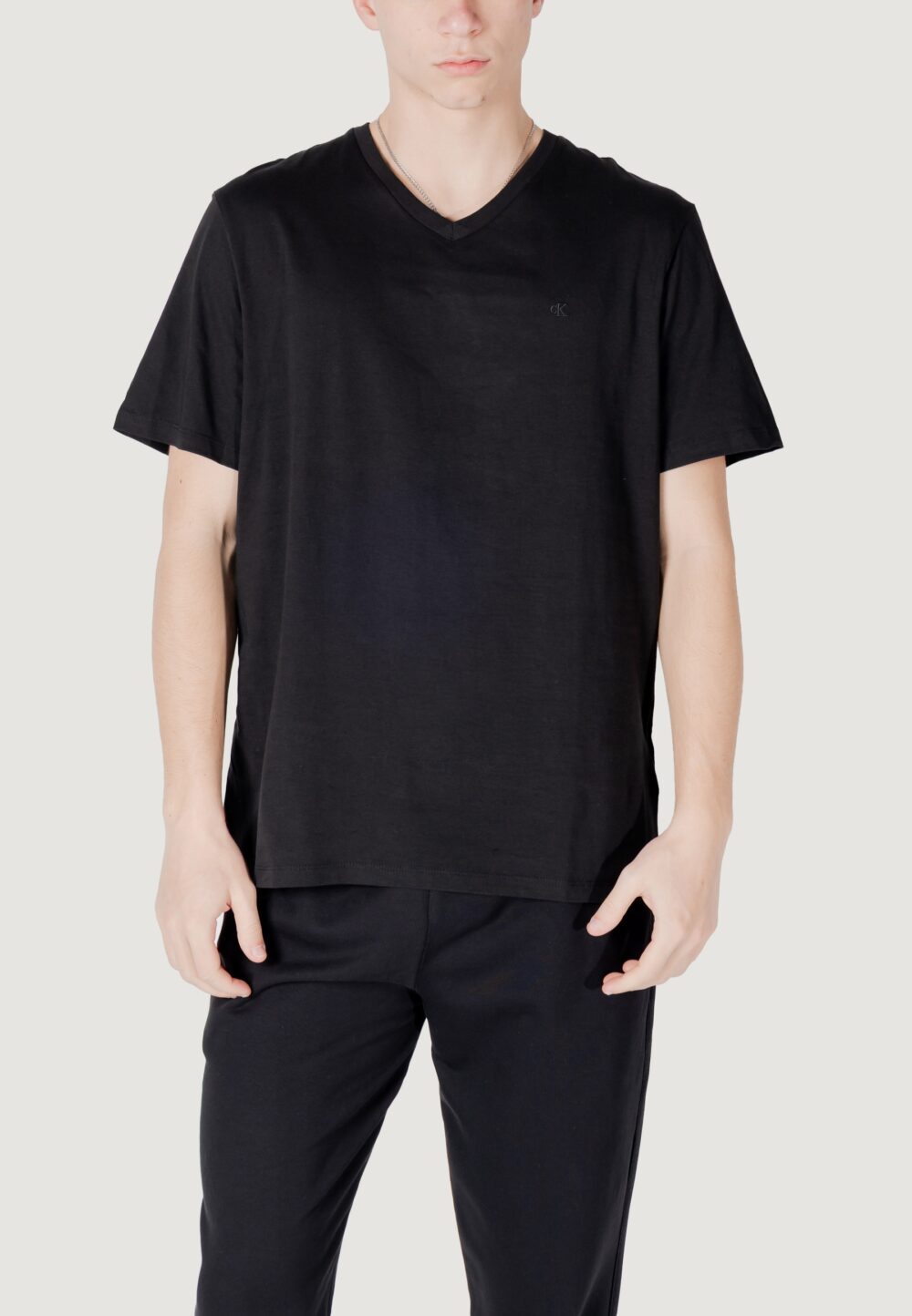 T-shirt Calvin Klein Jeans ss smooth cttn solid vneck tee Nero - Foto 1