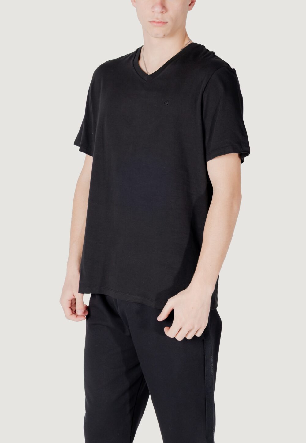 T-shirt Calvin Klein Jeans ss smooth cttn solid vneck tee Nero - Foto 2