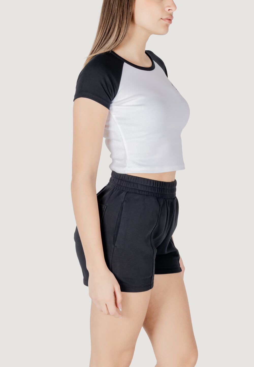 T-shirt Converse chuck patch colorblock ss top Bianco - Nero - Foto 3
