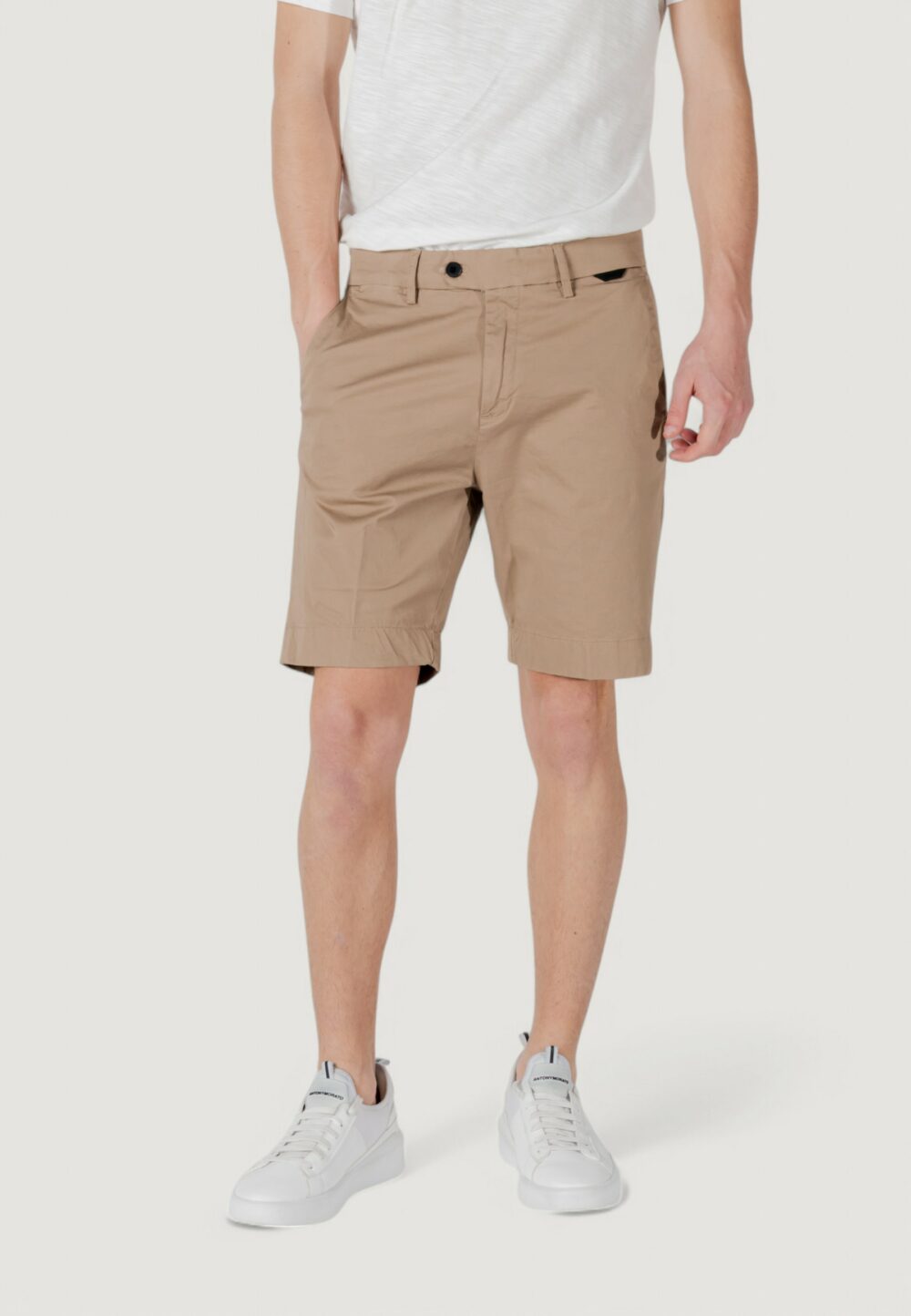 Bermuda Antony Morato mark slim fit with logoed rubber flag Beige - Foto 1