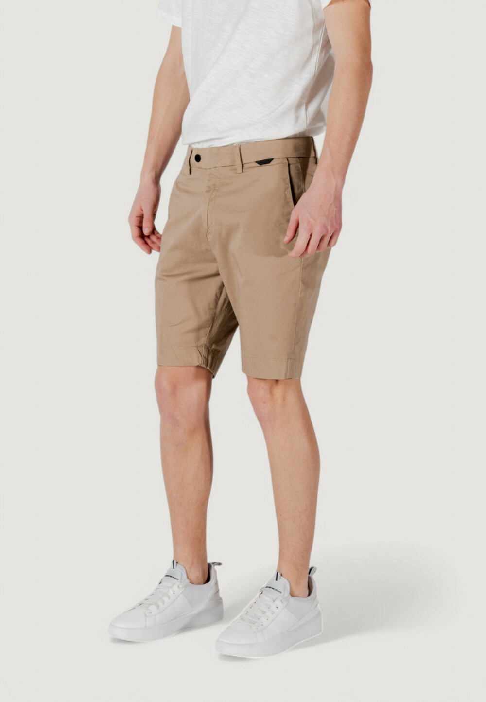 Bermuda Antony Morato mark slim fit with logoed rubber flag Beige - Foto 4