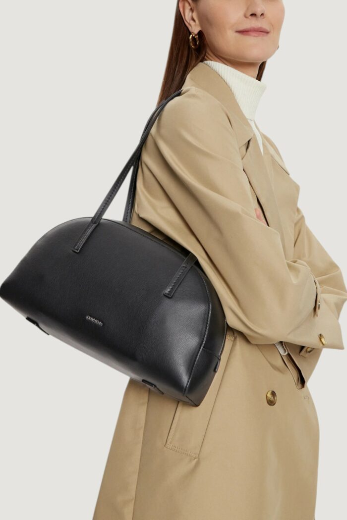 Borsa Calvin Klein ck glide elongated shoulder Nero
