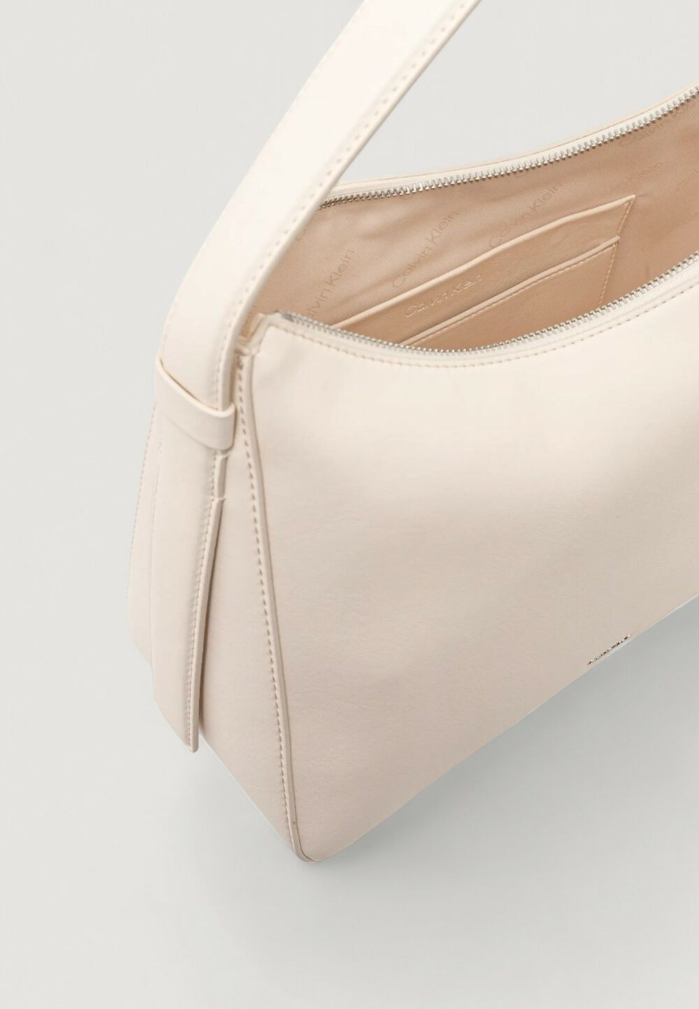 Borsa Calvin Klein ck sense medium shoulder Bianco - Foto 4