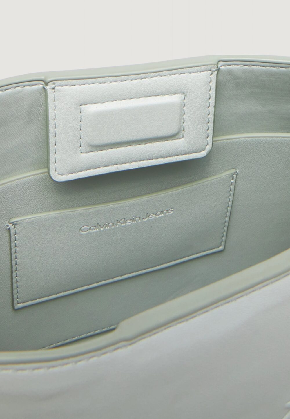 Borsa Calvin Klein Jeans sculpted chain shoulder Grigio Chiaro - Foto 5
