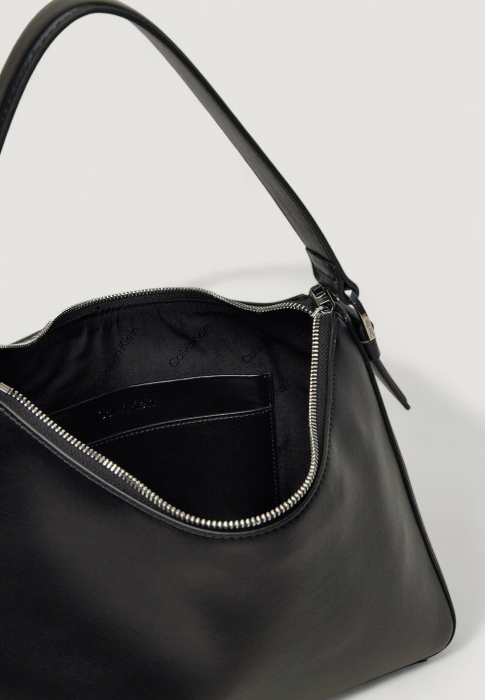 Borsa Calvin Klein ck sense medium shoulder Nero - Foto 4
