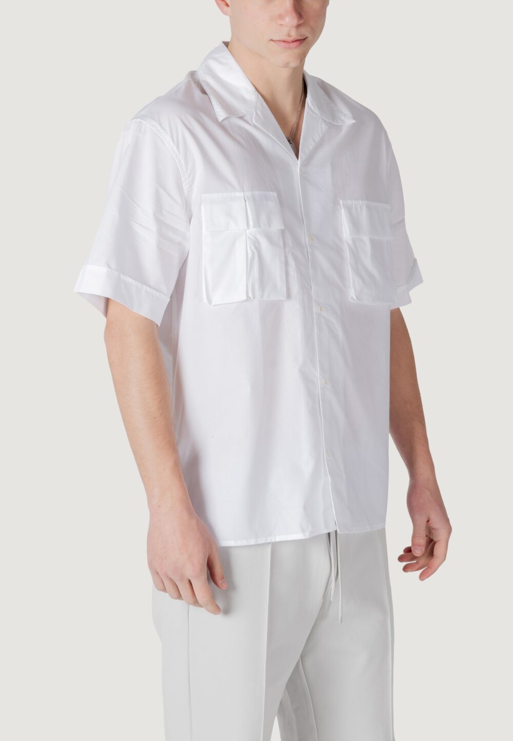Camicia manica corta Antony Morato granada relaxed fit with logoed metal badge Bianco - Foto 3
