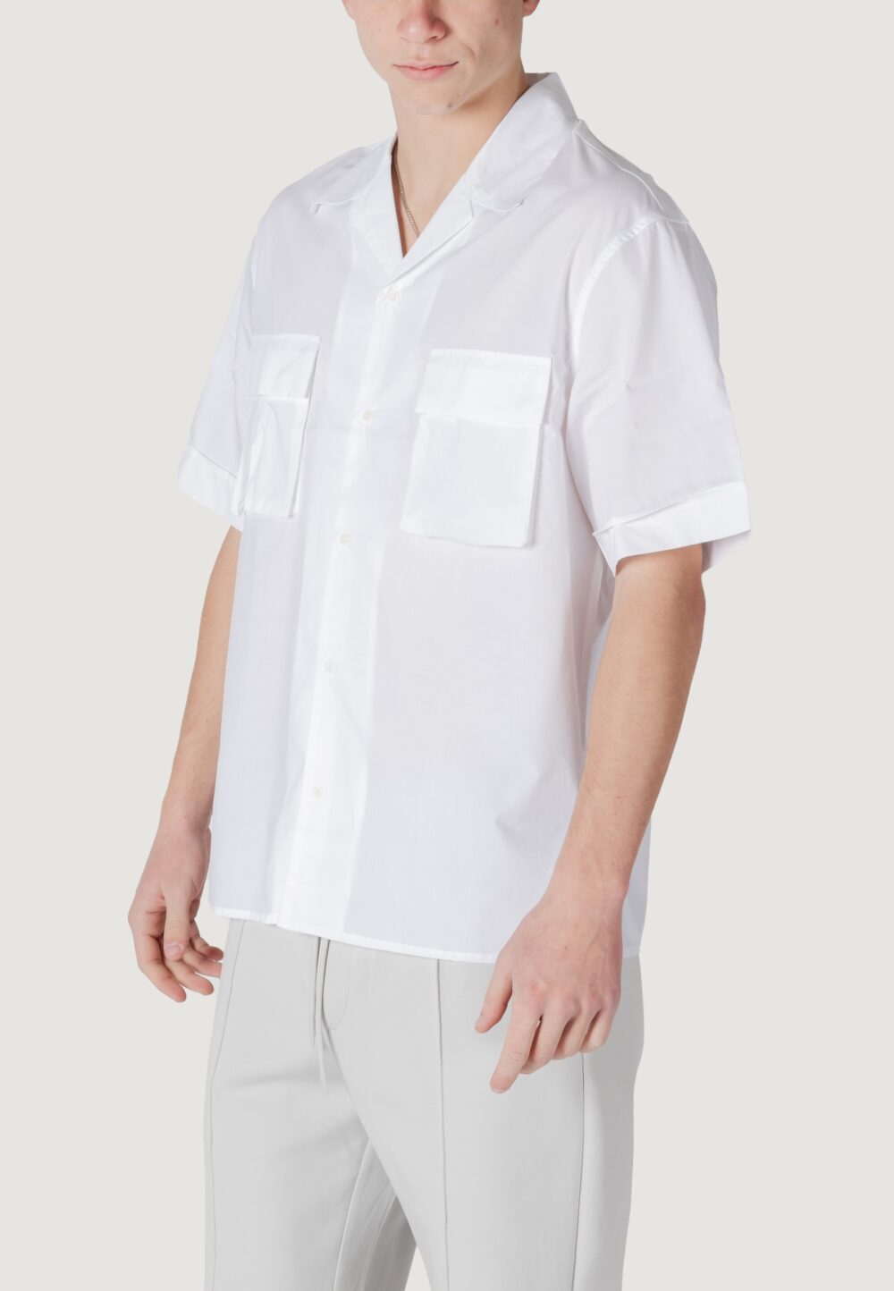 Camicia manica corta Antony Morato granada relaxed fit with logoed metal badge Bianco - Foto 4