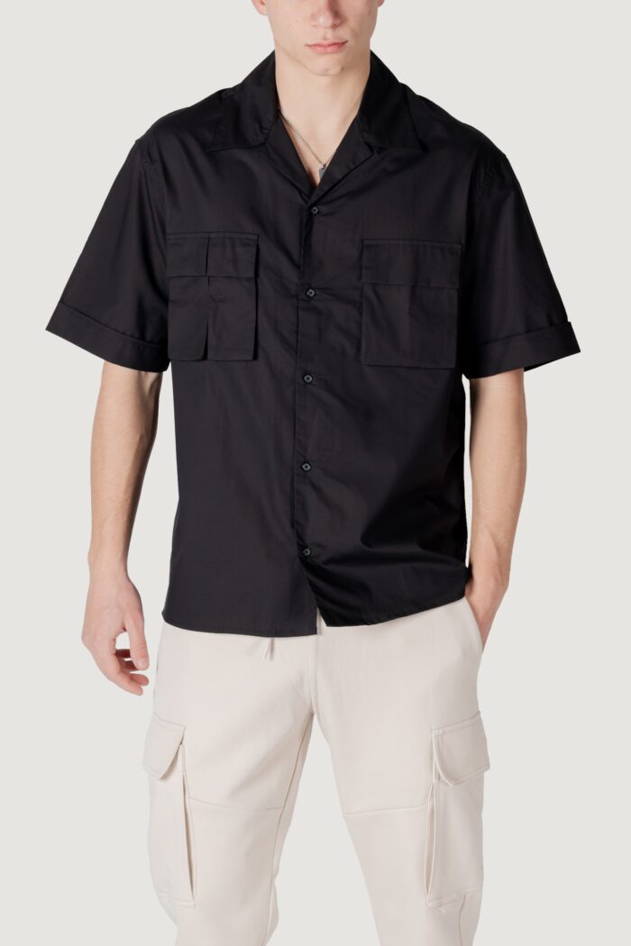 Camicia manica corta Antony Morato granada relaxed fit with logoed metal badge Nero