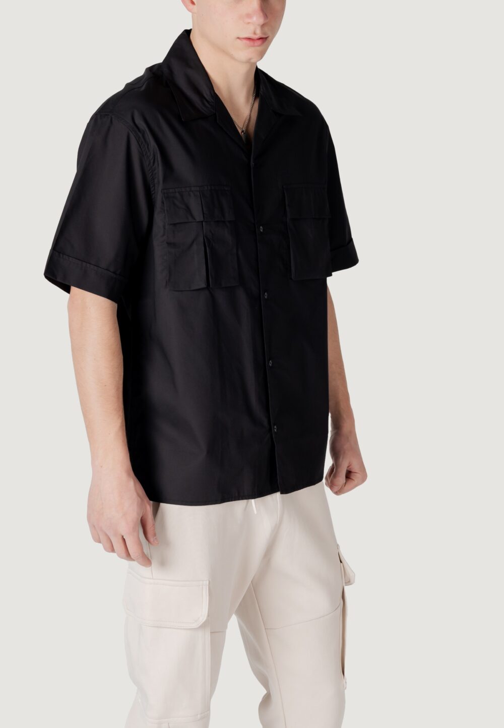 Camicia manica corta Antony Morato granada relaxed fit with logoed metal badge Nero - Foto 3