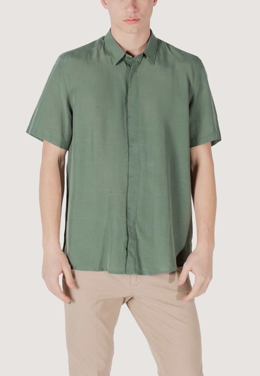 Camicia manica corta Antony Morato adalia regular fit with logoed metal badge Verde - Foto 1