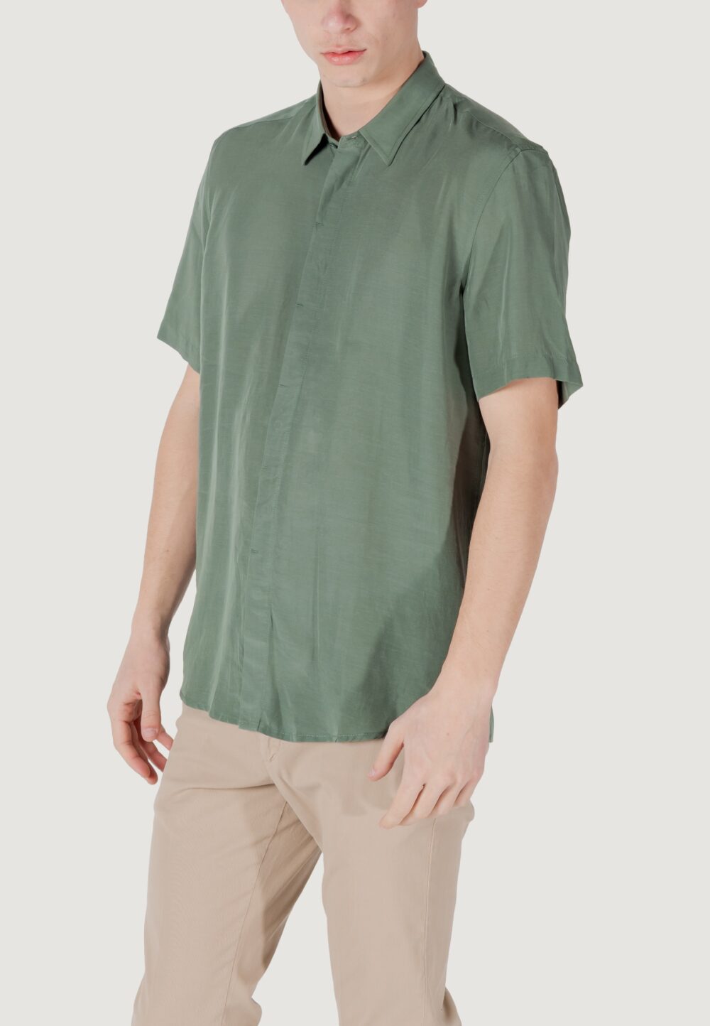 Camicia manica corta Antony Morato adalia regular fit with logoed metal badge Verde - Foto 4