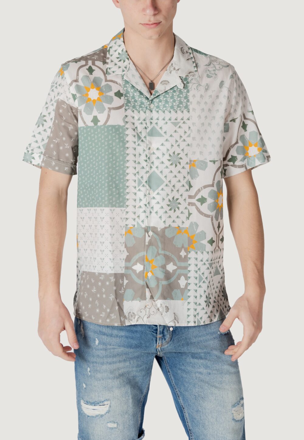 Camicia manica corta Antony Morato honolulu straight fit with logoed metal badge Verde - Foto 5