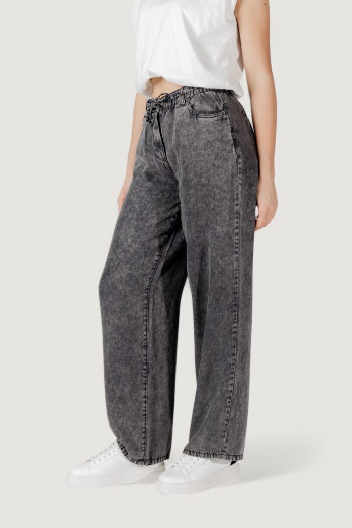 Pantaloni a palazzo Only onlkenya life acid wash pants cc otw Nero