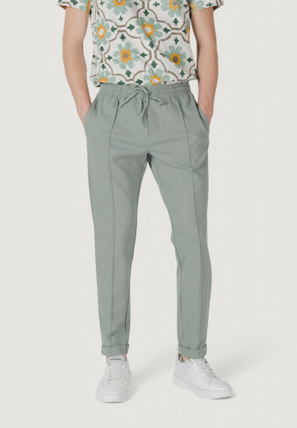 Pantaloni sportivi Antony Morato carrot fit with logoed metal badge Verde - Foto 1