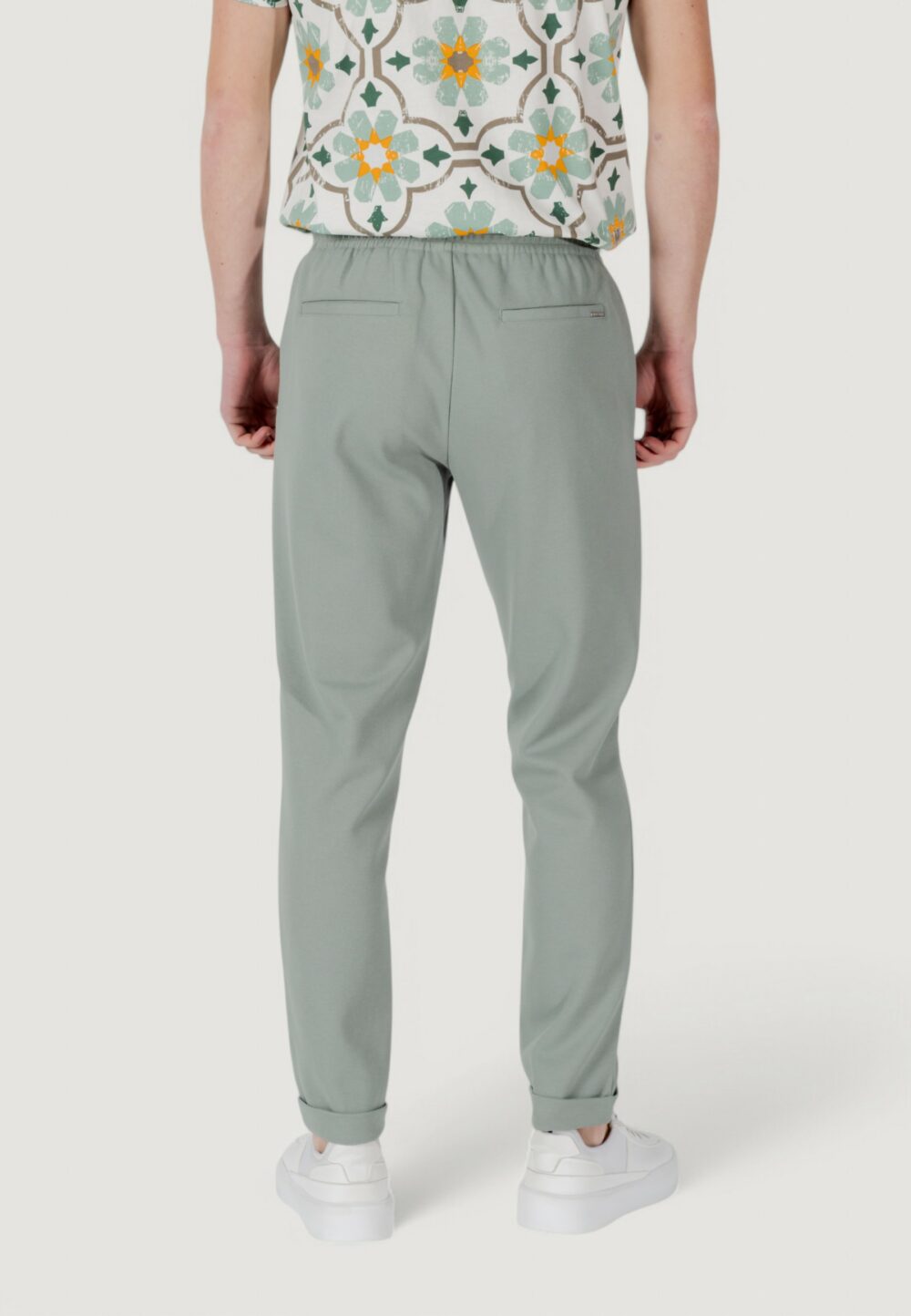 Pantaloni sportivi Antony Morato carrot fit with logoed metal badge Verde - Foto 2