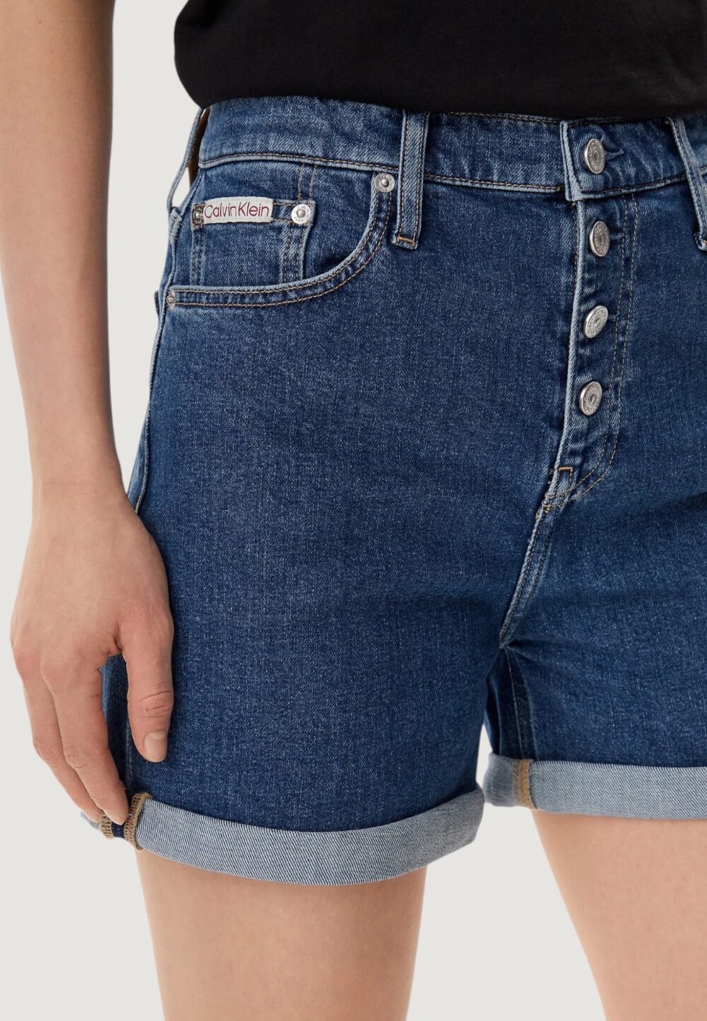 Shorts Calvin Klein Jeans mom short Denim scuro - Foto 4
