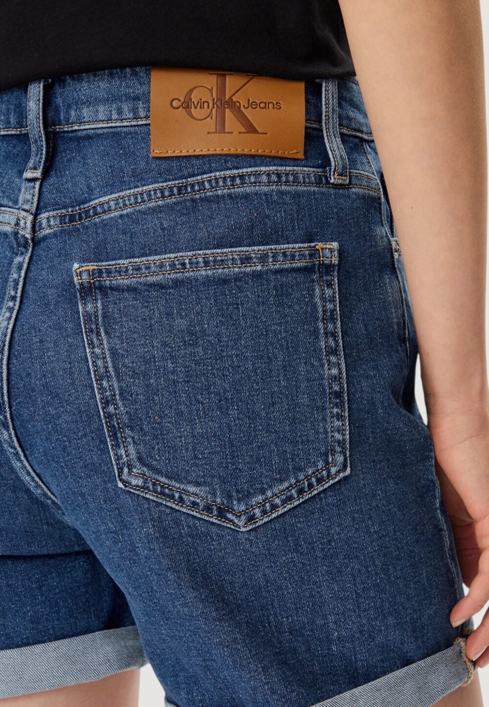 Shorts Calvin Klein Jeans mom short Denim scuro - Foto 5