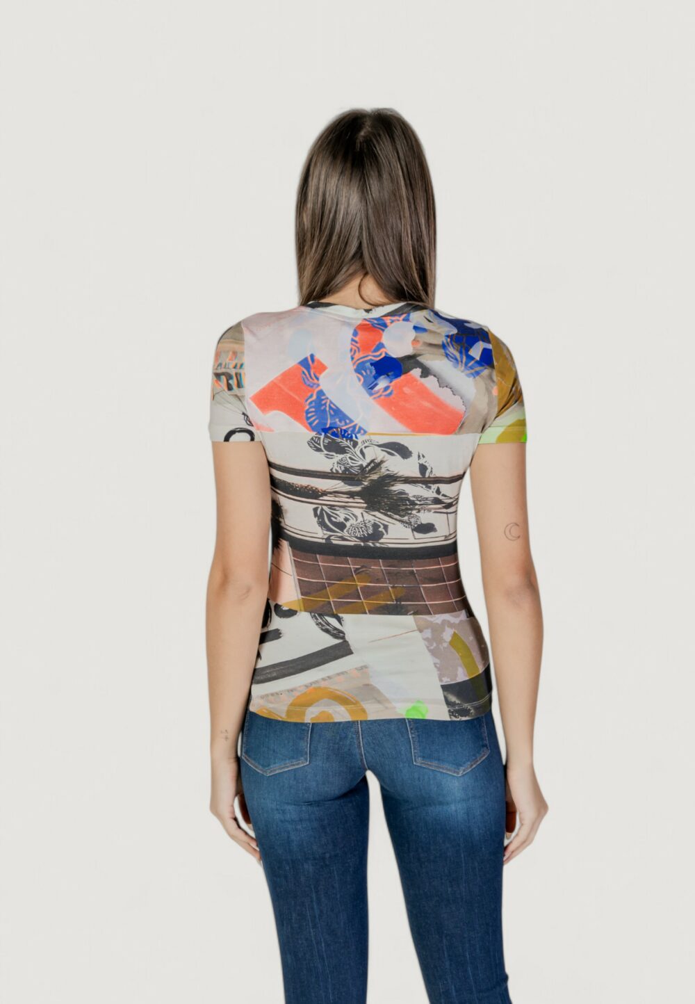 T-shirt Desigual ts_collage Beige - Foto 4