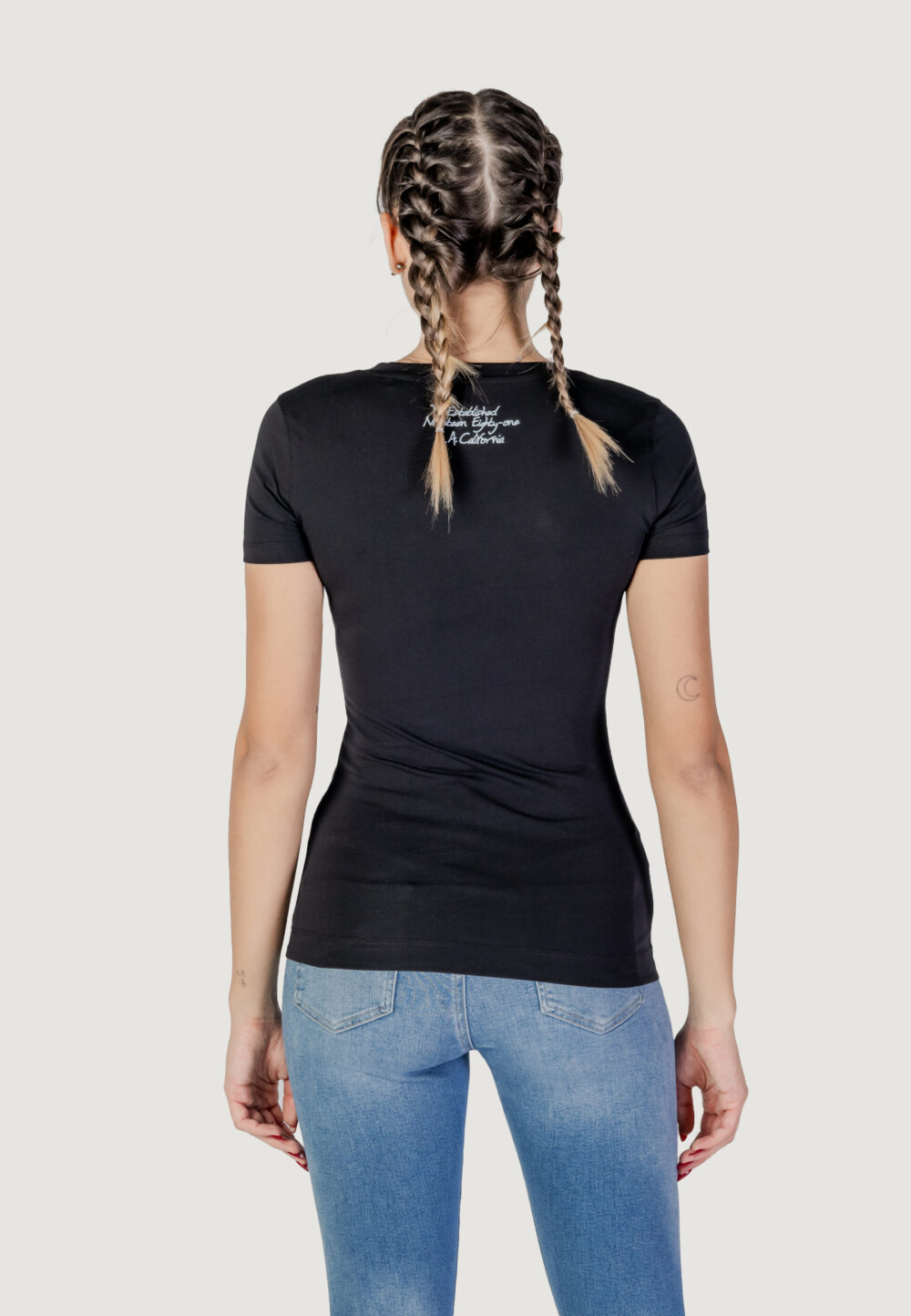 T-shirt Guess ss cn triangle flower Nero - Foto 4