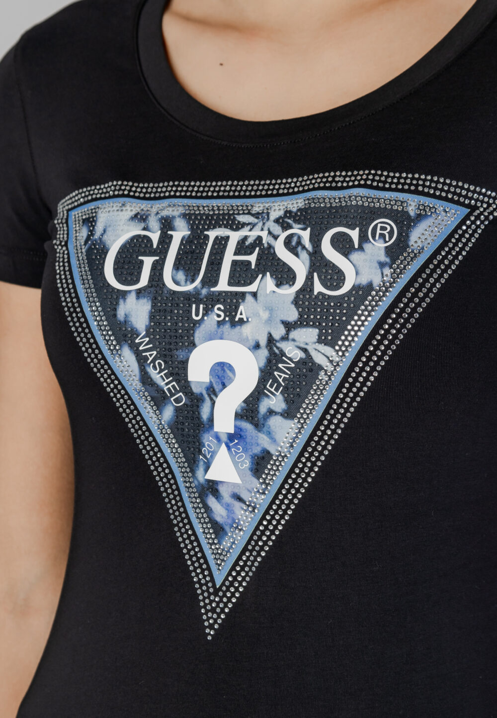 T-shirt Guess ss cn triangle flower Nero - Foto 5