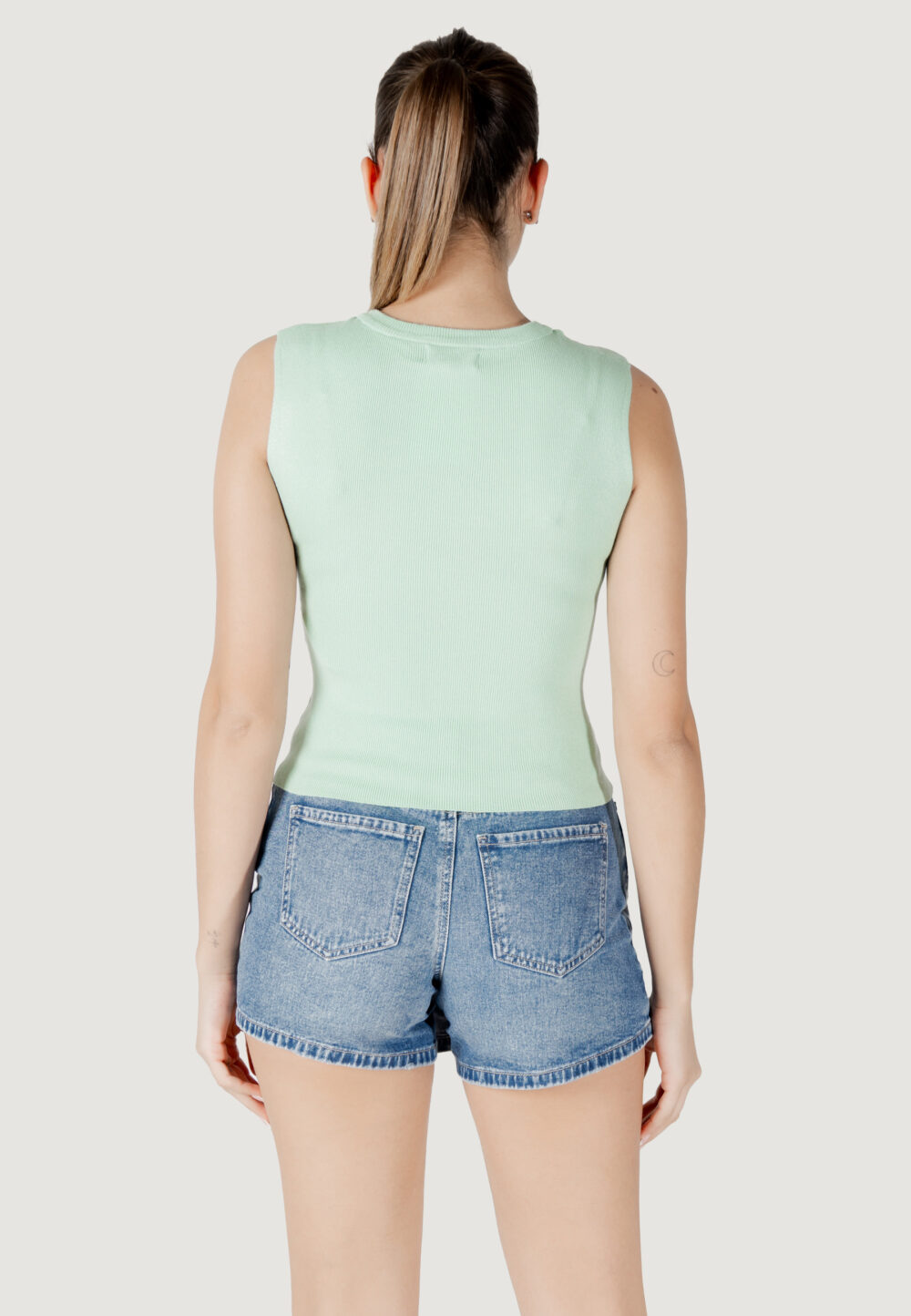 Top Jacqueline de Yong jdycirkeline s/l o- neck tie pull knt Verde - Foto 4