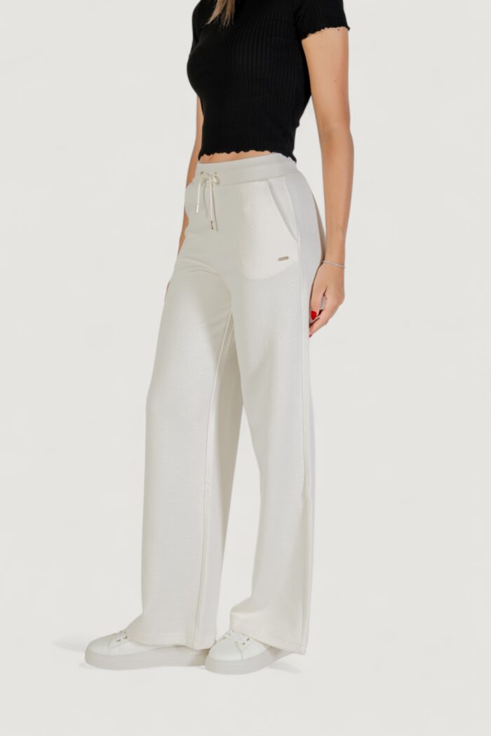 Pantaloni sportivi Guess Active 3d peony wide leng pants Panna