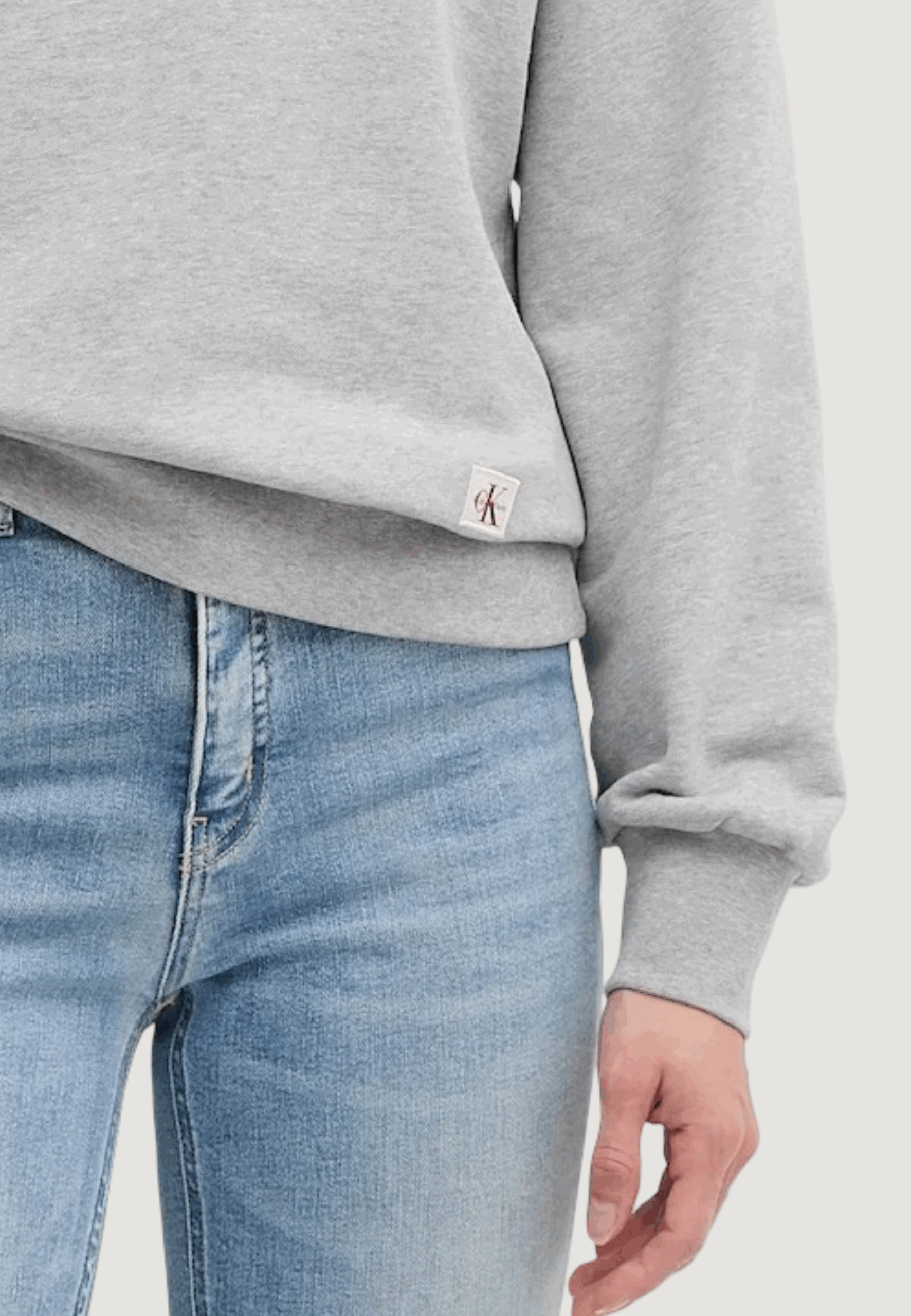 Felpa senza cappuccio Calvin Klein Jeans a- ls badge logo ter Grigio - Foto 4