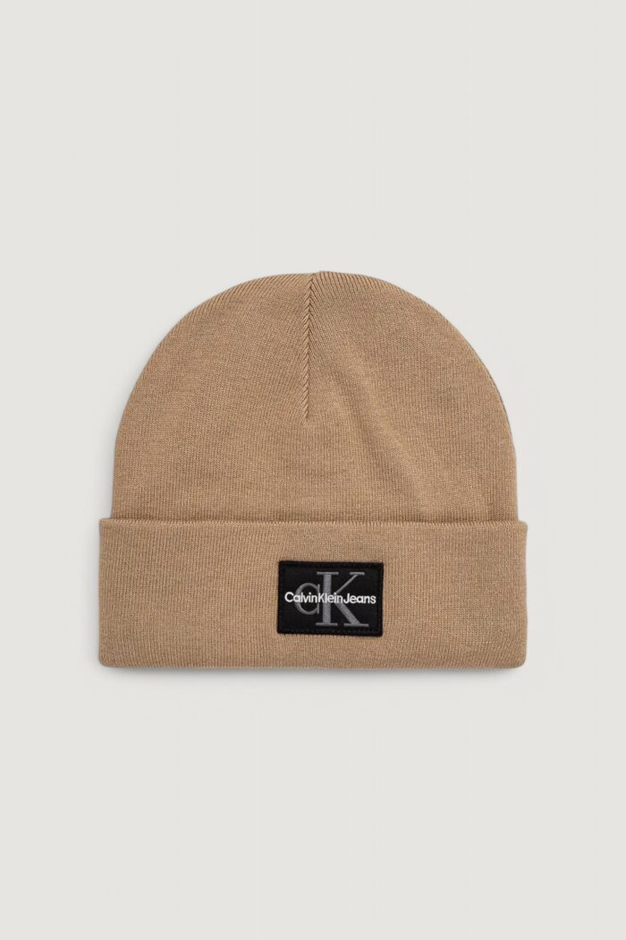 Berretto Calvin Klein Jeans mono logo patch beanie warm Beige