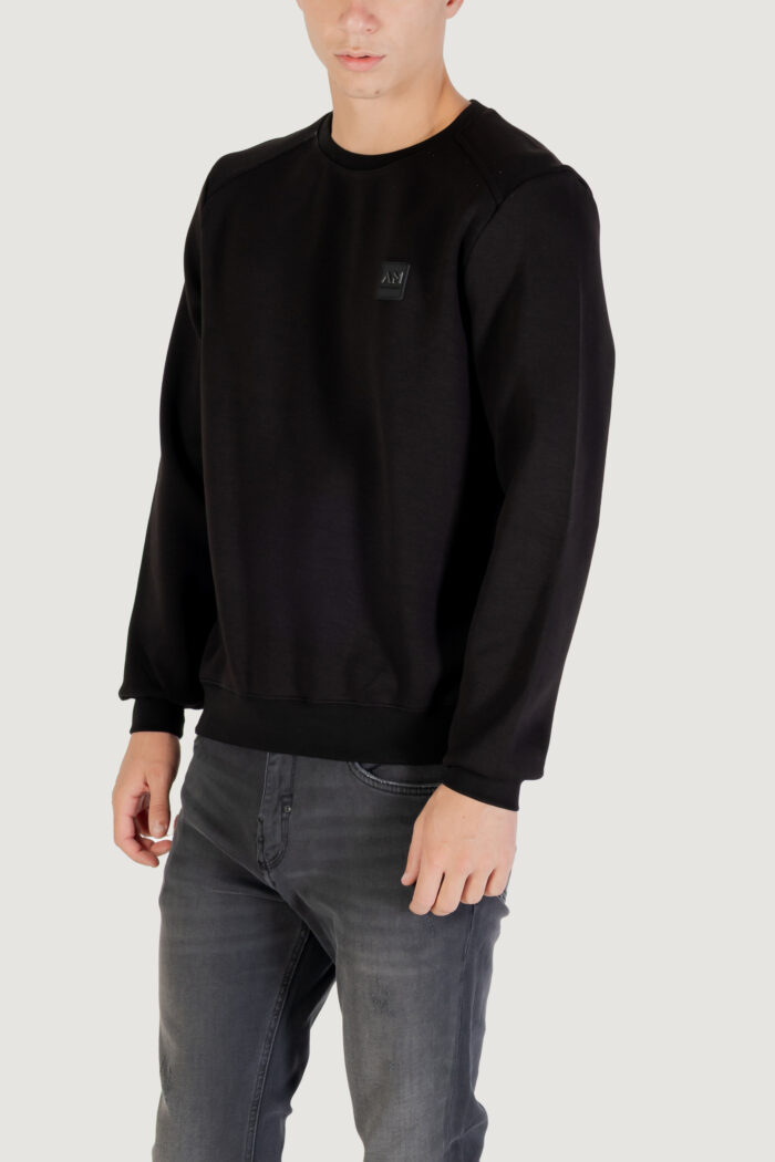 Felpa senza cappuccio Antony Morato regular fit with logoed metal badge on rubber patch Nero