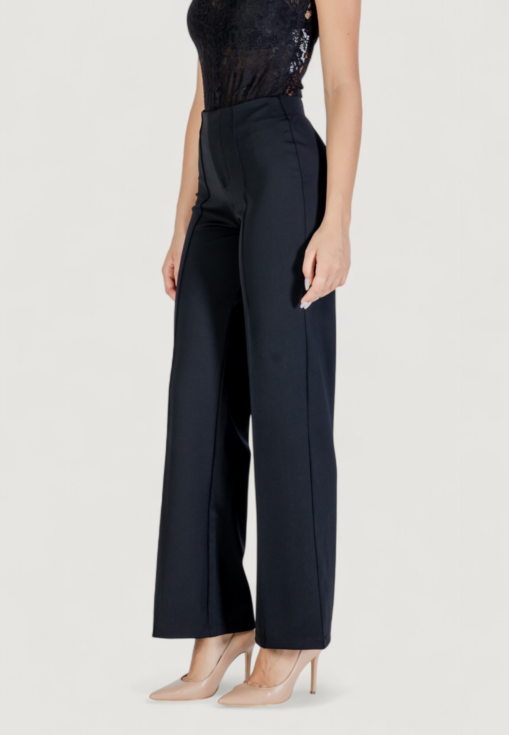 Pantaloni bootcut Guess Active carla flare pants Nero - Foto 3