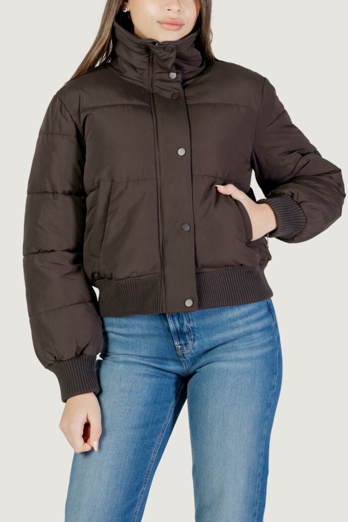 Piumino Jacqueline de Yong nelson short puffer otw sij Cioccolato