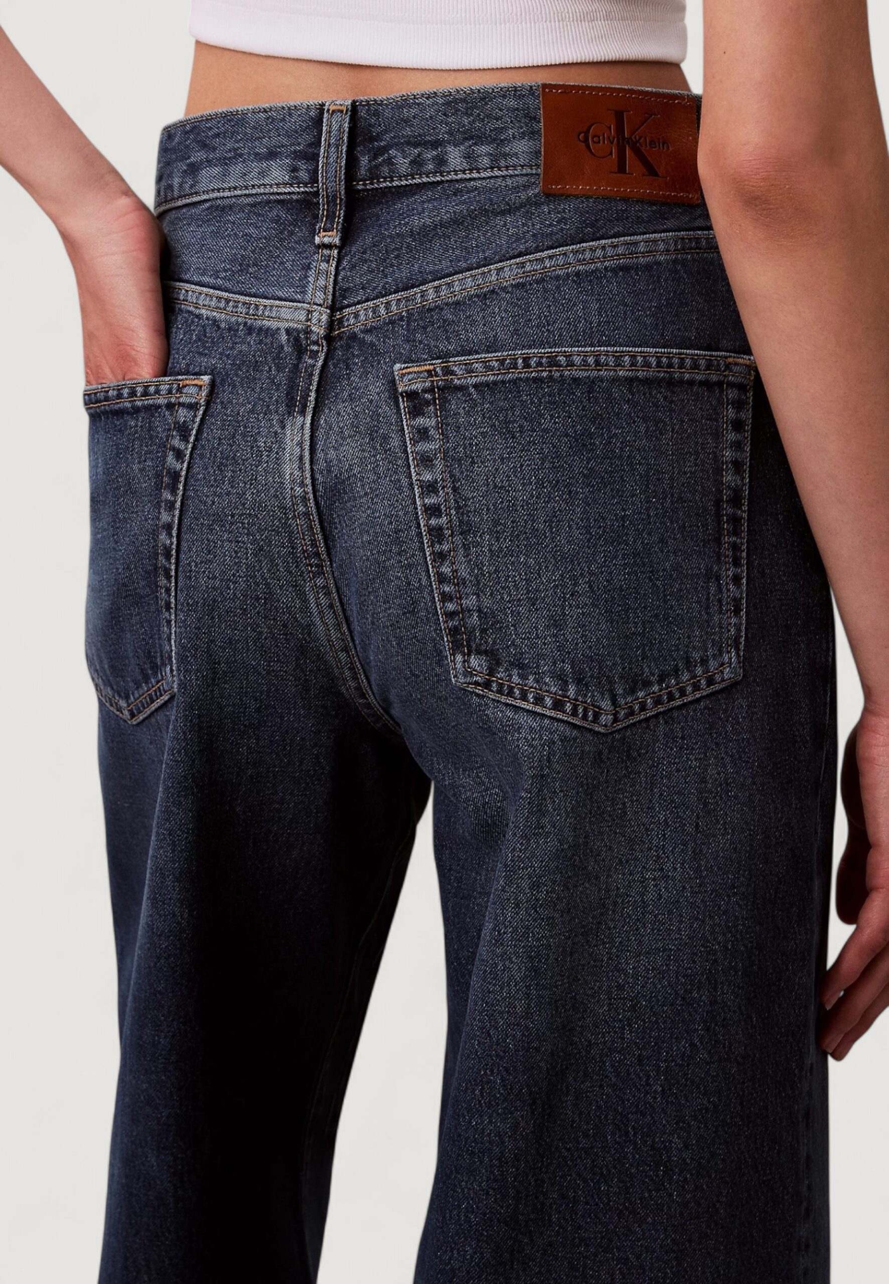 Jeans bootcut Calvin Klein Jeans the wide leg tinted Denim - Foto 4